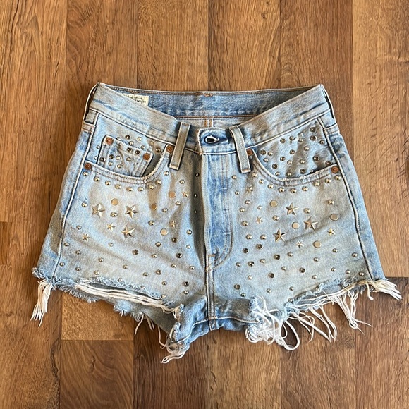 Levi's Pants - 🎉HP🎉 Levi’s studded jean shorts